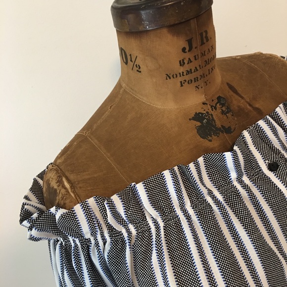 CAMEO ROSE  plus size cold shoulder stripe blouse. - Picture 4 of 8